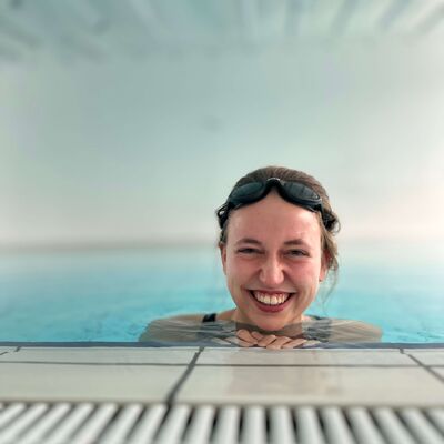 /assets/images/k/martina-schwimmen-3-znvsmssm6a0w3e7.jpg