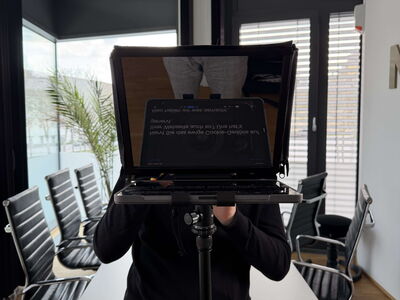 /assets/images/z/teleprompter-zhtd9ncd38z7yhe.jpeg